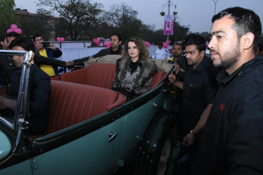 55,000+ People from across the Globe participated in the 8th Edition of the Marathon and there was Crazy Excitement to see Kangana in her 'Julia' Avtar from her upcoming Film 'Rangoon' and she did not disappoint; "She made her Entry into the Venue in a Vintage Sports Car looking every bit Royal herself & People went crazy" says Vijayta V Gandhi - Convenor, Jaipur Marathon. Kangana Ranaut,actress Kangana Ranaut,The AU JAIPUR Marathon,The AU JAIPUR,Rajasthan’s Biggest Mass Event,Bollywood actress Kangana Ranaut,Kangana Ranaut pics,Kangana Ranaut images,Kangana Ranaut photos