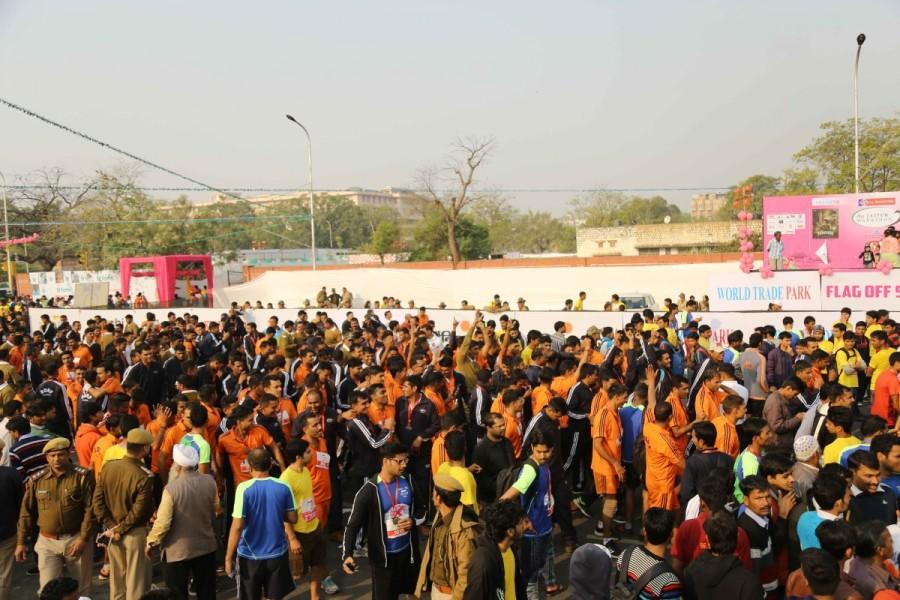 Participants at The AU JAIPUR Marathon. Kangana Ranaut,actress Kangana Ranaut,The AU JAIPUR Marathon,The AU JAIPUR,Rajasthan’s Biggest Mass Event,Bollywood actress Kangana Ranaut,Kangana Ranaut pics,Kangana Ranaut images,Kangana Ranaut photos