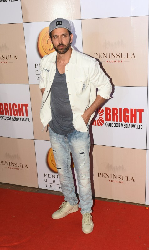 Celebs like Hrithik Roshan, Abhishek Bachchan, Ranbir Kapoor, Yuvraj Singh, Sonu Sood, Dr. Aneel Murarka, Neha Banerjee, Anjali Pandey, DJ Sheizwood , Neha banerjee , Kapil Pathare, Sejal Mandavia, Umesh Pherwani, Dj Sheizwood, Myrra, Shweta Khanduri, Prashant Virender Sharma, Sonali Kulkarni, Ganesh Acharya, Raju Manwani, Basannt Rasiwasia, Gurpreet Kaur Chadha, Shomu Mitra, Vasant Bhandari, Aftab Shivdasani, Kapil Pathare, Baba Gurmeet RAm Rahim, Satish Shetty, Manju Bharti and Mukesh Bharti, Rahul Vaidya, Devendra Fadnavis (Chief Minister of Maharashtra), Sunil Pal, at the 3rd Bright Awards Night 37th Anniversary along with 1st birthday celebration of Yogesh Lakhani's son Anugrah & Announcement of New Ventures. A social initiative campaign by Yogesh Lakhani " Pledge for better India". Hrithik Roshan,Ranbir Kapoor,Yuvraj Singh,Sonu Sood,Dr. Aneel Murarka,Neha Banerjee,Anjali Pandey,DJ Sheizwood,Neha banerjee,3rd Bright Awards,3rd Bright Awards 2017,Abhishek Bachchan