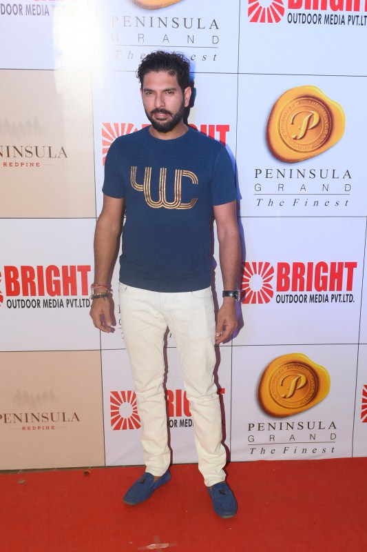 Yuvraj Singh spotted at 3rd Bright Awards 2017. Hrithik Roshan,Ranbir Kapoor,Yuvraj Singh,Sonu Sood,Dr. Aneel Murarka,Neha Banerjee,Anjali Pandey,DJ Sheizwood,Neha banerjee,3rd Bright Awards,3rd Bright Awards 2017,Abhishek Bachchan
