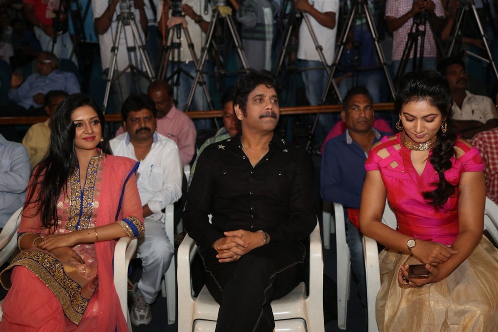 Telugu movie Om Namo Venkatesaya press meet held at Hyderabad. Celebs like Nagarjuna Akkineni, Saurabh Raj Jain, K Raghavendra Rao, Ashmitha, Vimala Raman, JK Bharavi, A Mahesh Reddy, Ananth Sriram, Sri Vedavyasa and others graced the event. Om Namo Venkatesaya,Om Namo Venkatesaya press meet,Nagarjuna Akkineni,Saurabh Raj Jain,K Raghavendra Rao,Ashmitha,Vimala Raman,Om Namo Venkatesaya press meet pics,Om Namo Venkatesaya press meet images,Om Namo Venkatesaya press meet photos,Om Namo Venkates