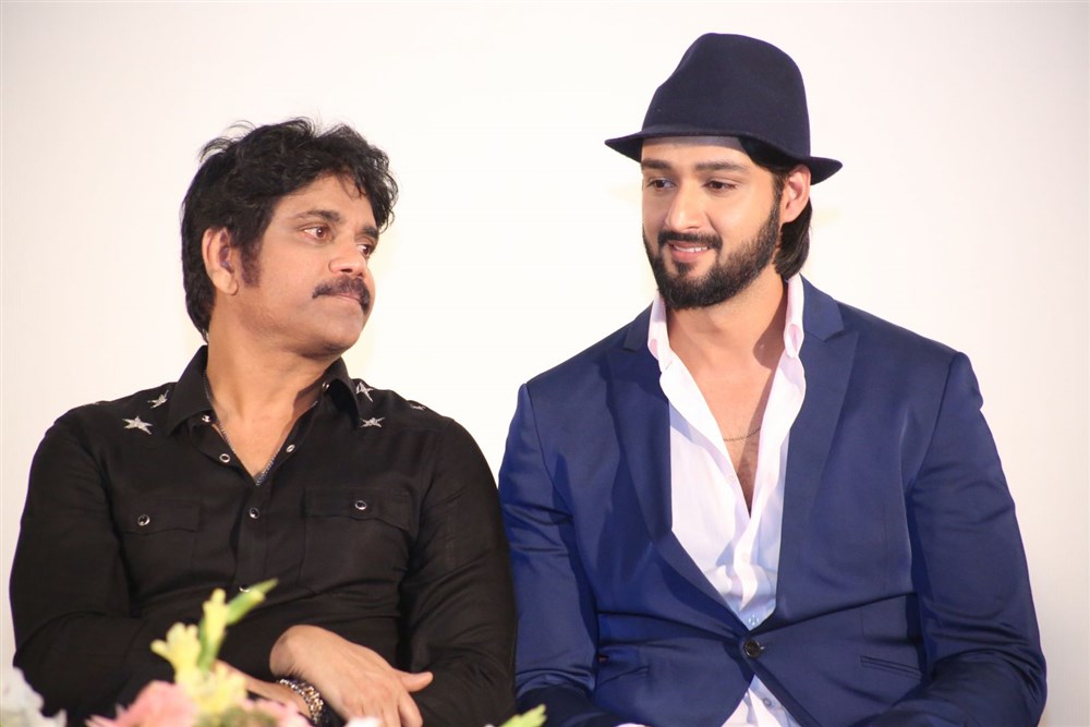 Telugu movie Om Namo Venkatesaya press meet held at Hyderabad. Celebs like Nagarjuna Akkineni, Saurabh Raj Jain, K Raghavendra Rao, Ashmitha, Vimala Raman, JK Bharavi, A Mahesh Reddy, Ananth Sriram, Sri Vedavyasa and others graced the event. Om Namo Venkatesaya,Om Namo Venkatesaya press meet,Nagarjuna Akkineni,Saurabh Raj Jain,K Raghavendra Rao,Ashmitha,Vimala Raman,Om Namo Venkatesaya press meet pics,Om Namo Venkatesaya press meet images,Om Namo Venkatesaya press meet photos,Om Namo Venkates