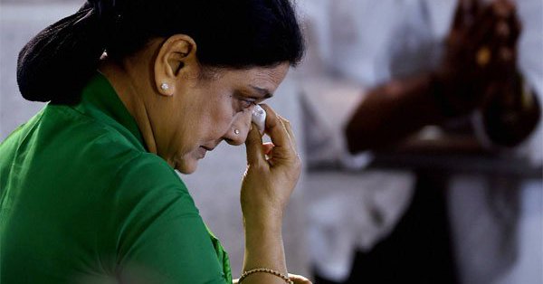 AIADMK General Secretary V.K. Sasikala visits Jayalalithaa's memorial. Sasikala,V.K. Sasikala,General Secretary V.K. Sasikala,AIADMK,AIADMK General Secretary,Jayalalithaa's memorial,Jayalalithaa