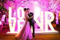 Neil Nitin Mukesh-Rukmini Sahay wedding commenced on a high note. It was a beautiful sight to watch Neil Nitin Mukesh, Nitin Mukesh, Nishi Mukesh, Naman Mathur and Neha Swarup shake a leg to the tunes of Indian classical flute and dhol whilst greeting each of their guests who got a scented welcome with rose petal showers from the towering balconies of Radisson Blu Hotel.