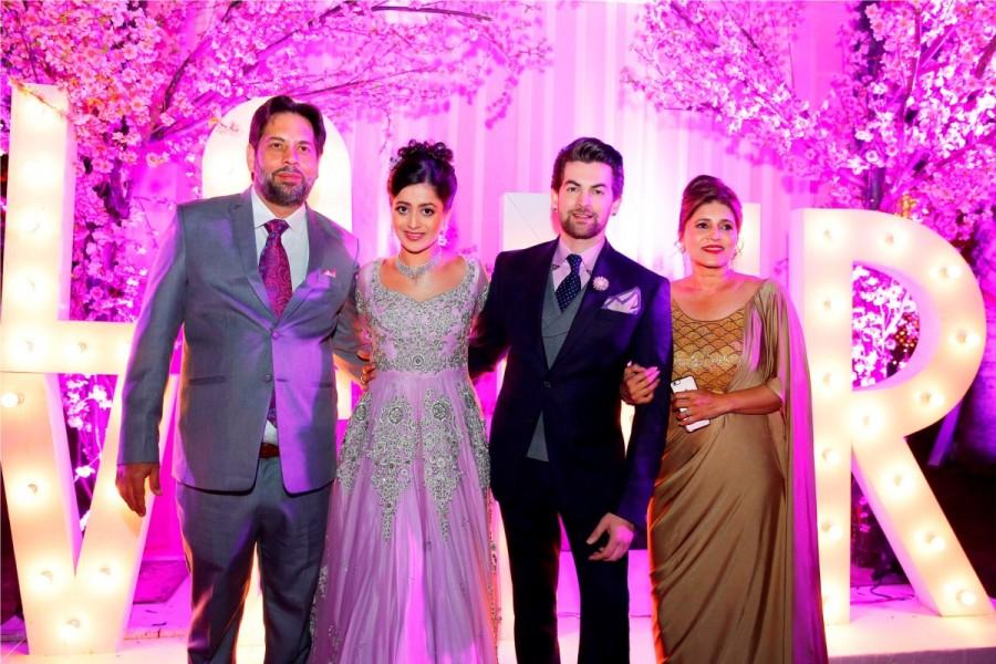 The engagement festivities kickstarted late evening with a decor dominated by an English vintage garden theme which was overlooked by Neil's mother. Right from the ethereal tree of life that branched out into an embedded carnation canopy consisting of 2lac flowers symbolizing the birth of a new association to open air tents decorated with silk drapes. Neil Nitin Mukesh and Rukmini Sahay,Neil Nitin Mukesh,Rukmini Sahay,Neil Nitin Mukesh wedding pics,Neil Nitin Mukesh wedding images,Neil Nitin Mukesh wedding photos,Neil Nitin Mukesh wedding stills,Neil Nitin Mukesh wedding pictures