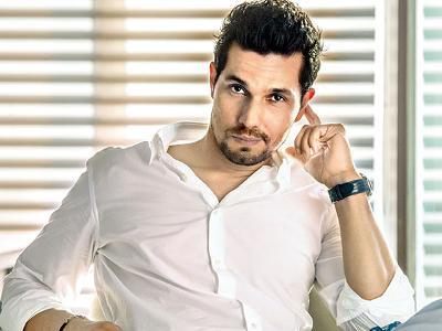 Randeep Hooda: The rugged and macho actor's female fan following is very enviable. He has a hot body, a sexy gait, a baritone voice and he is an actor par excellence. Randeep regularly participates in professional equestrian events and rightfully is a stud. Vicky Kaushal,Varun Dhawan,Sushant Singh,Sidharth Malhotra,Saqeeb Saleem,Randeep Hooda,arjun kapoor,Valentine's Day,Valentine's Day special