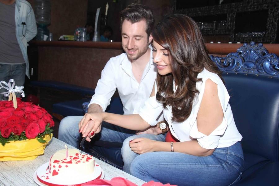 Bollywood actor Shama Sikander along with her finance James Milliron during the Valentine Day special shoot in Mumbai on February 9, 2017. Shama Sikander and James Milliron,Shama Sikander,James Milliron,Valentine Day,Valentine Day 2017,Valentine's Day,Valentine's Day celebrations,Valentine's Day celebrations pics,Valentine's Day celebrations images,Valentine's Day ce