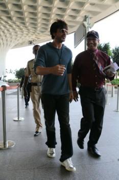 Bollywood actor Shah Rukh Khan spotted at Mumbai Airport.