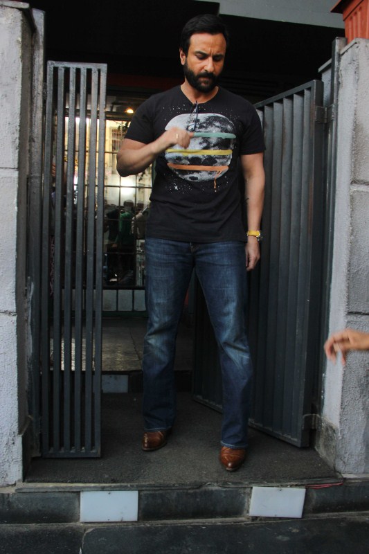 Bollywood actor Saif Ali Khan spotted at Monkey Bar in Mumbai. Saif Ali Khan,Saif Ali Khan at Monkey Bar,Monkey Bar,actor Saif Ali Khan,Saif Ali Khan pics,Saif Ali Khan images,Saif Ali Khan phoots,Saif Ali Khan stills,Saif Ali Khan pictures