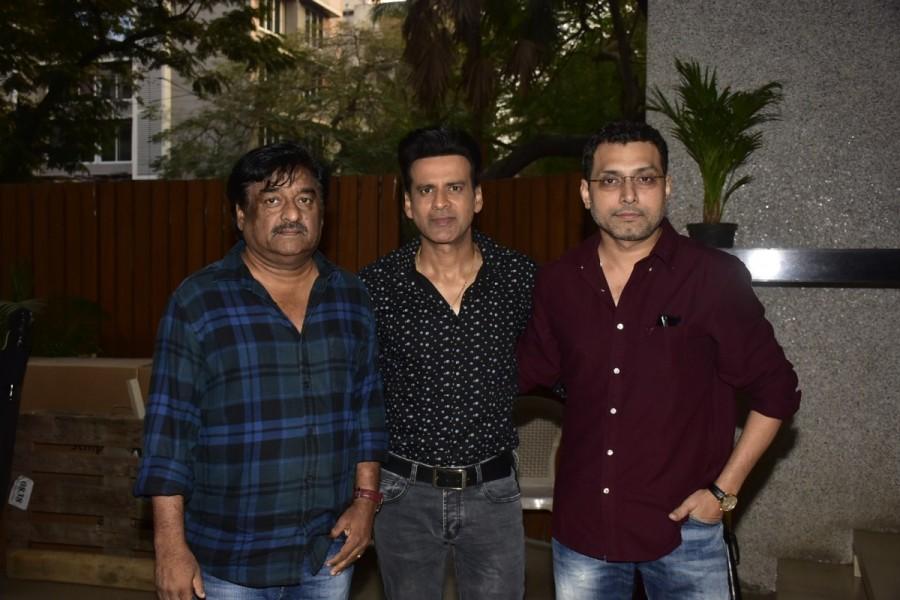 The makers and the cast members, namely, Neeraj Pandey, Shital Bhatia, Taapsee Pannu and Manoj Bajpayee had an informal gathering yesterday to showcase the trailer of the film. The trailer is full of action and takes us to the back-story of Taapsee's character in 'Baby,' explaining how and why she trains to become an undercover agent. Manoj Bajpayee,Taapsee Pannu,Naam Shabana,Naam Shabana trailer launch,Naam Shabana trailer,Naam Shabana trailer launch pics,Naam Shabana trailer launch images,Naam Shabana trailer launch photos,Naam Shabana trailer launch stills,Naam Shabana trailer launc