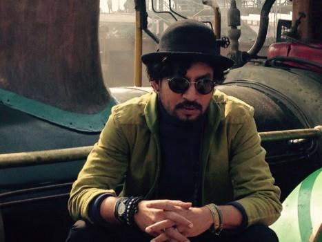 While a lot has been kept under wraps, seems like Irrfan khan is all set to surprise us all in 2017! The actor who is par excellence is back now with a romantic comedy, a genre he explored subtle in Piku with Deepika Padukone and now will be seen again in a light hearted romantic travelogue directed by Tanuja Chandra. The untitled film recently went on floors in Rajasthan where they are currently shooting in Rewari. Irrfan took to social media to share his pictures donned in a hat and sunglasses against the Fairy Queen which is the oldest running steam engine in India.
