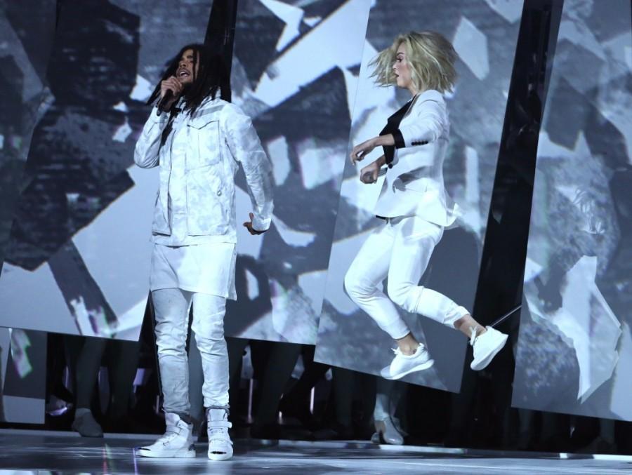 Skip Marley and Katy Perry perform "Chained to the Rhythm". 59th Annual Grammy Awards,Grammy Awards,Grammy Awards 2017,best of Grammy Awards,Grammy Awards pics,Grammy Awards images,Grammy Awards photos,Grammy Awards stills,Grammy Awards pictures,Beyonce,Beyonce performs