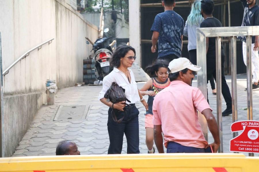 Bollywood actor Farhan Akhtar with his wife celebrates children's birthday. Farhan Akhtar,Farhan Akhtar with his wife,Farhan Akhtar with his childrens,Farhan Akhtar latest pics,Farhan Akhtar latest images,Farhan Akhtar latest photos,Farhan Akhtar latest stills,Farhan Akhtar latest pictures