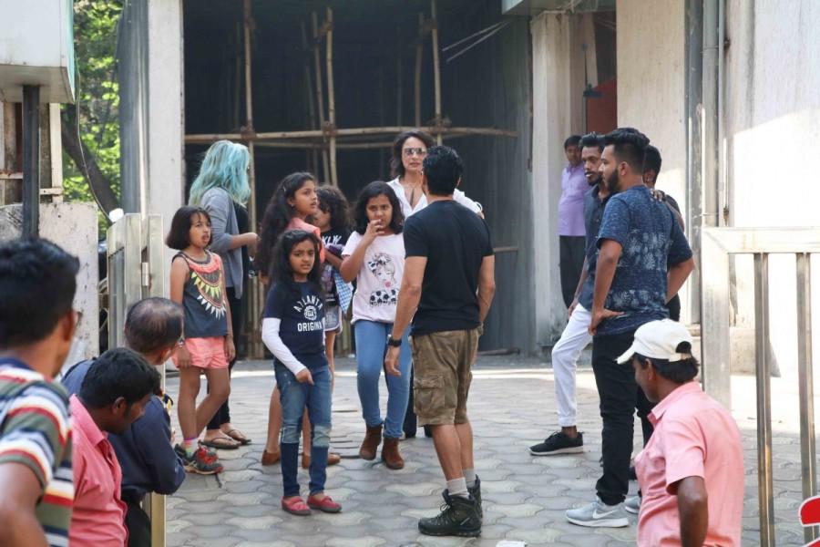 Bollywood actor Farhan Akhtar with his wife celebrates children's birthday. Farhan Akhtar,Farhan Akhtar with his wife,Farhan Akhtar with his childrens,Farhan Akhtar latest pics,Farhan Akhtar latest images,Farhan Akhtar latest photos,Farhan Akhtar latest stills,Farhan Akhtar latest pictures