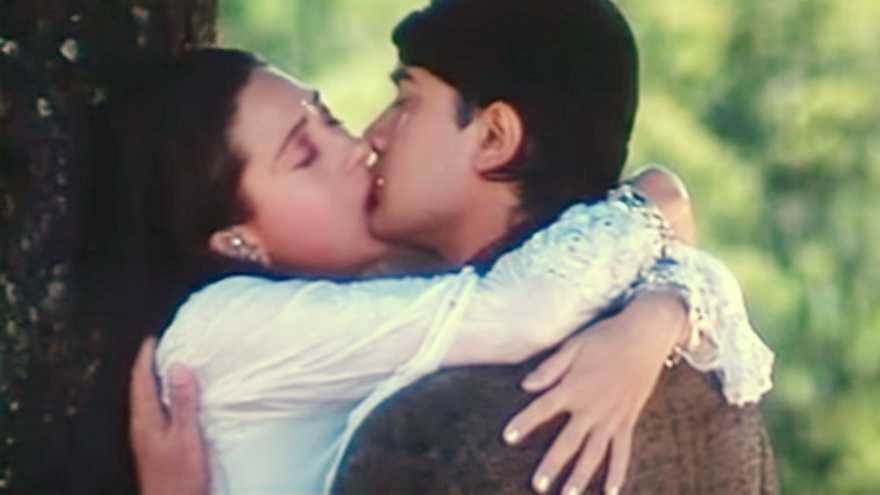 Karishma kapoor kissing Aamir Khan. Kiss day Special,Kiss day,Kiss day 2017,Salman Khan,Katrina Kaif,Shah Rukh Khan,Ranveer Singh,Deepika Padukone,Shahid Kapoor,Hrithik Roshan,John Abraham