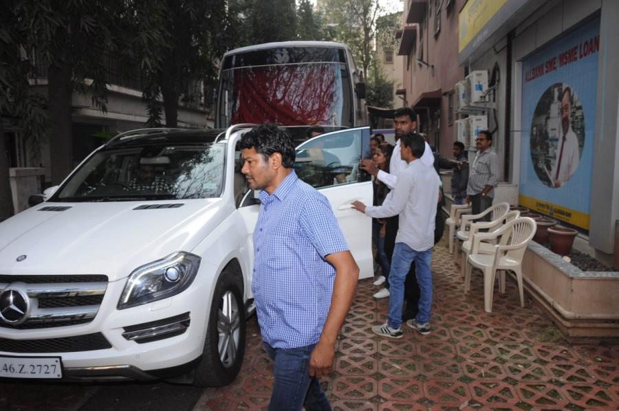 Bollywood actor Salman Khan spotted shooting for an ad film. Salman Khan,actor Salman Khan,Salman Khan latest pics,Salman Khan latest images,Salman Khan latest photos,Salman Khan latest stills,Salman Khan latest pictures