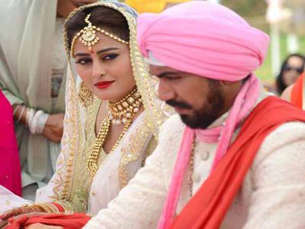 South Indian actress Nidhi Subbaiah and Lavesh Khairajani Wedding pictures. Nidhi Subbaiah and Lavesh Khairajani,Nidhi Subbaiah,Lavesh Khairajani,Nidhi Subbaiah wedding,Nidhi Subbaiah wedding pics,Nidhi Subbaiah wedding images,Nidhi Subbaiah wedding photos,Nidhi Subbaiah wedding stills,Nidhi Subbaiah wedding pictures,Nidhi Subbai