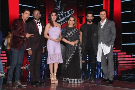 Bollywood actors Shahid Kapoor and Kangana Ranaut along with singers Shaan, Benny Dayal, Neeti Mohan and music composer Salim Merchant on the sets of &TV's singing reality show The Voice India season 2 to promote their film Rangoon in Mumbai.