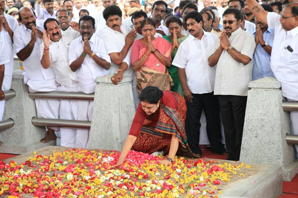 Prior to leaving for Bengaluru, Sasikala went to her mentor and former Chief Minister J. Jayalalithaa's memorial at the Marina Beach in Chennai and paid homage. Sasikala,Sasikala pays tribute to Jayalalithaa,Jayalalithaa,Marina Beach,Sasikala Natarajan,Sasikala DA case verdict