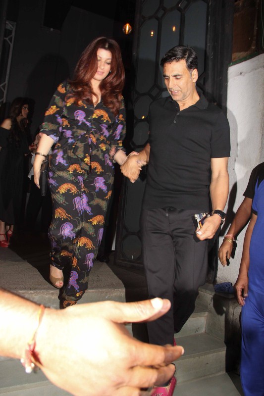 Bollywood actor Akshay Kumar, Twinkle Khanna & Bobby Deol spotted at Korner house for dinner in Bandra. Akshay Kumar,Twinkle Khanna,Akshay Kumar and Twinkle Khanna,Bobby Deol,Korner house