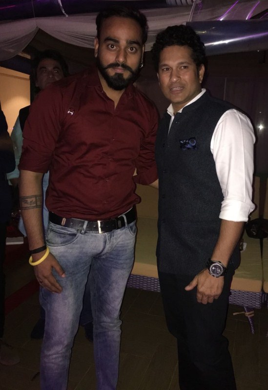 Indian Idol 9 Contestant Mohit Chopra with Sachin Tendulkar. Indian Idol 9 contestants,Indian Idol 9,Indian Idol,Sachin Tendulkar,Malvika Sundar,Mohit Chopra,PVNS Rohit,RP Shravan