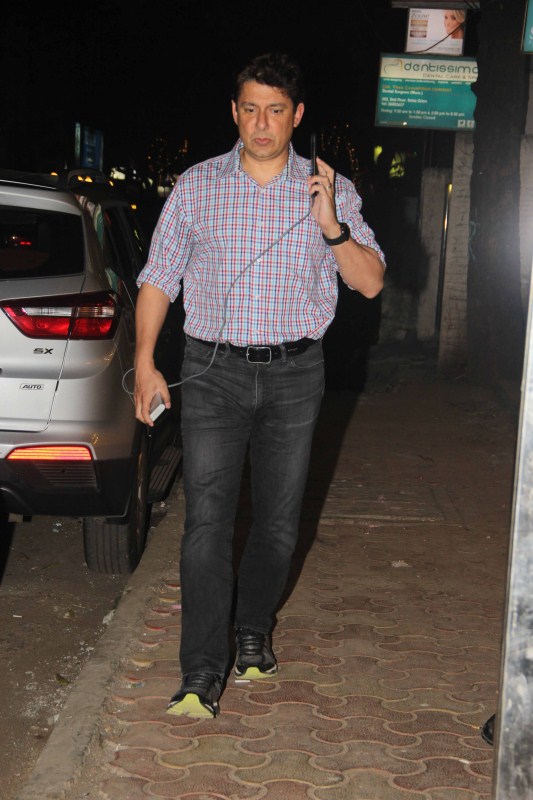Bollywood actress Madhuri Dixit with husband spotted at Bandra outside of doctor clinic. Madhuri Dixit,Madhuri Dixit husband,Madhuri Dixit latest pics,Madhuri Dixit latest images,Madhuri Dixit latest photos,Madhuri Dixit latest stills,Madhuri Dixit latest pictures