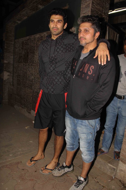 Bollywood actor Aditya Roy Kapur spotted at Mohit Suri's office. Aditya Roy Kapur,Mohit Suri,Aditya Roy Kapur with Mohit Suri,Aditya Roy Kapur latest pics,Aditya Roy Kapur latest images,Aditya Roy Kapur latest photos,Aditya Roy Kapur latest stills,Aditya Roy Kapur latest pictures