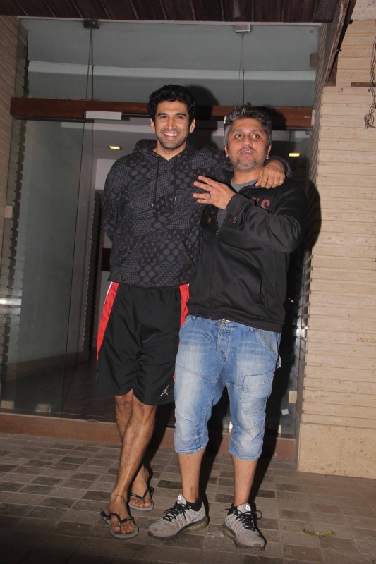 Bollywood actor Aditya Roy Kapur spotted at Mohit Suri's office. Aditya Roy Kapur,Mohit Suri,Aditya Roy Kapur with Mohit Suri,Aditya Roy Kapur latest pics,Aditya Roy Kapur latest images,Aditya Roy Kapur latest photos,Aditya Roy Kapur latest stills,Aditya Roy Kapur latest pictures