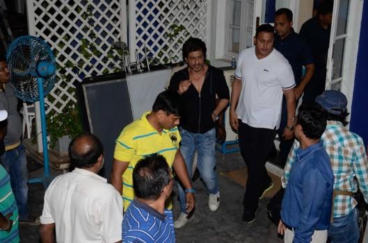 Bollywood actor Shah Rukh Khan shoots for Imtiaz Ali's next in Bandra.
