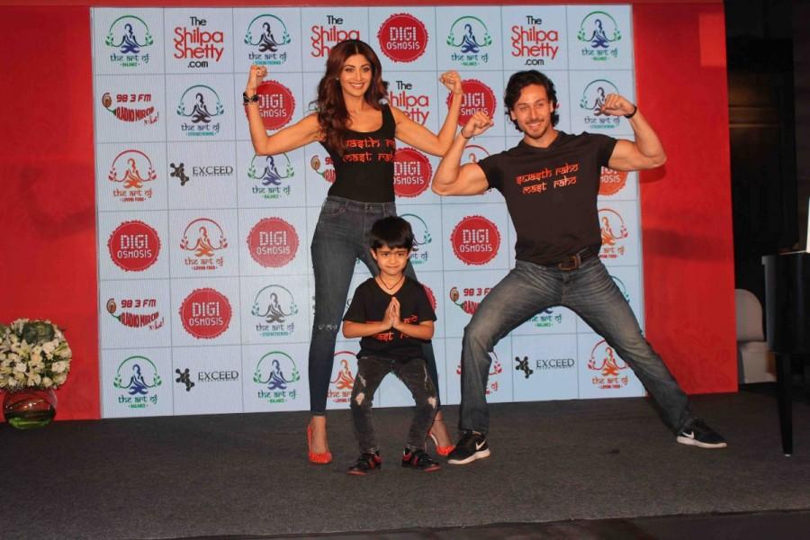 Bollywood actors Tiger Shroff, Shilpa Shetty along with her son Viaan spotted during the launch of Shilpa Shetty Wellness Series on the digital platform in Mumbai, India on February 16, 2017. Tiger Shroff launches Shilpa Shetty Wellness Series. Shilpa Shetty,actress Shilpa Shetty,Shilpa Shetty wellness series,Tiger Shroff,Sunanda Shetty,Raj Kundra,Shamita Shetty,Viaan