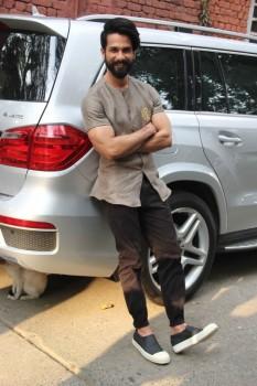 Bollywood actor Shahid Kapoor snapped at Mehboob studio for Rangoon promotion.