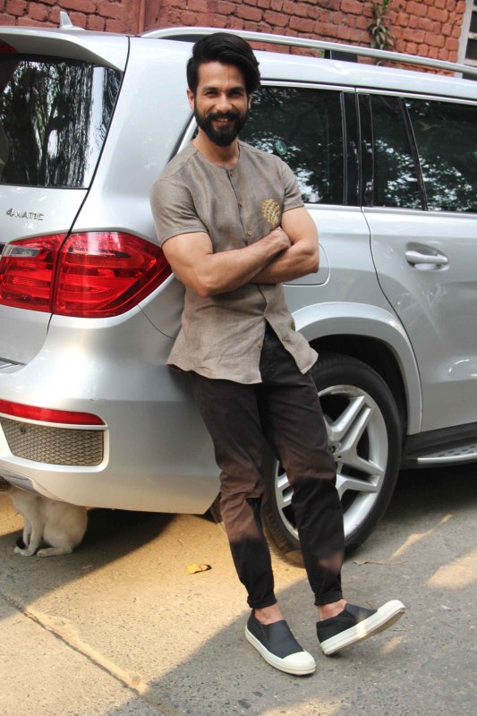 Bollywood actor Shahid Kapoor snapped at Mehboob studio for Rangoon promotion. Shahid Kapoor,actor Shahid Kapoor,Shahid Kapoor snapped at Mehboob studio,Rangoon promotion,Rangoon movie promotion,Shahid Kapoor pics,Shahid Kapoor images,Shahid Kapoor photos,Shahid Kapoor stills,Shahid Kapoor pictures