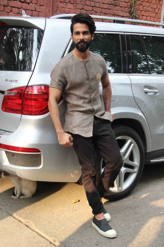 Bollywood actor Shahid Kapoor snapped at Mehboob studio for Rangoon promotion. Shahid Kapoor,actor Shahid Kapoor,Shahid Kapoor snapped at Mehboob studio,Rangoon promotion,Rangoon movie promotion,Shahid Kapoor pics,Shahid Kapoor images,Shahid Kapoor photos,Shahid Kapoor stills,Shahid Kapoor pictures
