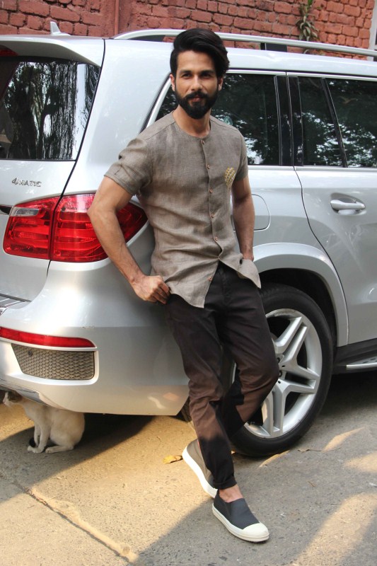 Bollywood actor Shahid Kapoor snapped at Mehboob studio for Rangoon promotion. Shahid Kapoor,actor Shahid Kapoor,Shahid Kapoor snapped at Mehboob studio,Rangoon promotion,Rangoon movie promotion,Shahid Kapoor pics,Shahid Kapoor images,Shahid Kapoor photos,Shahid Kapoor stills,Shahid Kapoor pictures