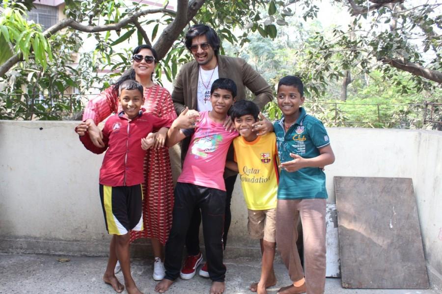 Richa Chadha expressing her views at the event said, "These children are far talented than we think and I always wanted to so something for these kids with my Forbes Ali Fazal being a board member of Dhai Akshar. I am happy that I spent time with these kids and gave them a fun interactive acting lesson of sorts. I was surprised how disciplined they are and it was such a pleasant time we had". Fukrey Returns,Ali Fazal,Dhai Akshar,Director Amol Gupte,Manjot Singh,Varun Sharma,Fukrey Returns promotion,Fukrey Returns movie promotion