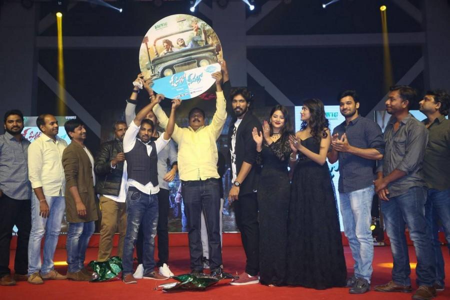 Telugu movie O Pilla Nee Valla audio launch held at Hyderabad. Celebs like Krishna Chaitanya, Surya Srinivas, Rajesh Rathod, Shalu Chourasiya, Monika Singh, Ashok Vardhan, Sudarshan, S Kishore, Surya Keriya, Raj Kandukuri, Madhu Ponnas and others graced the event. O Pilla Nee Valla,O Pilla Nee Valla audio launch,Krishna Chaitanya,Surya Srinivas,Rajesh Rathod,Shalu Chourasiya,Monika Singh,Ashok Vardhan,Sudarshan,S Kishore,Surya Keriya,O Pilla Nee Valla audio launch pics,O Pilla Nee Valla audio launch images,O Pilla