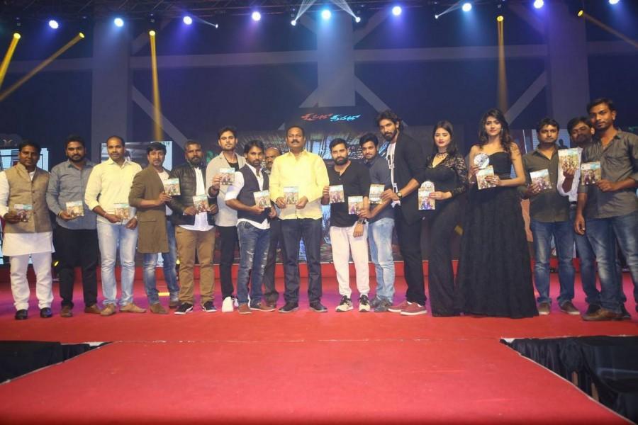Telugu movie O Pilla Nee Valla audio launch held at Hyderabad. Celebs like Krishna Chaitanya, Surya Srinivas, Rajesh Rathod, Shalu Chourasiya, Monika Singh, Ashok Vardhan, Sudarshan, S Kishore, Surya Keriya, Raj Kandukuri, Madhu Ponnas and others graced the event. O Pilla Nee Valla,O Pilla Nee Valla audio launch,Krishna Chaitanya,Surya Srinivas,Rajesh Rathod,Shalu Chourasiya,Monika Singh,Ashok Vardhan,Sudarshan,S Kishore,Surya Keriya,O Pilla Nee Valla audio launch pics,O Pilla Nee Valla audio launch images,O Pilla