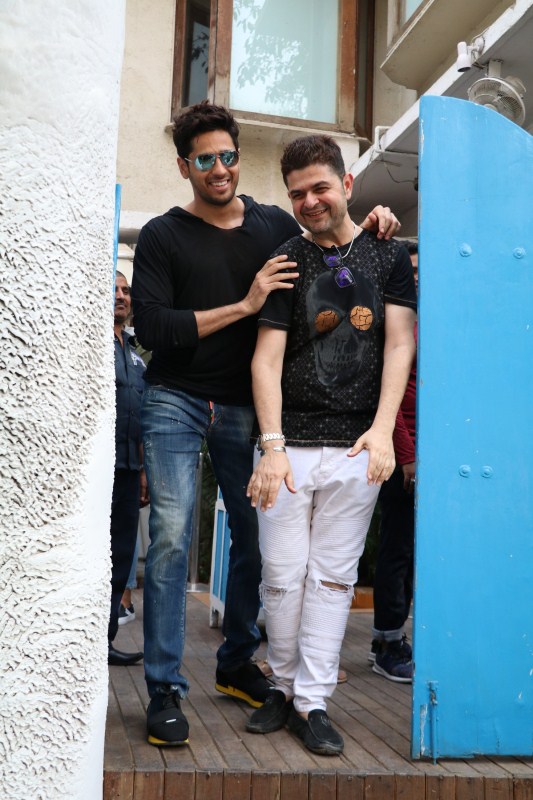 Sidharth Malhotra and Dabboo Ratnani spotted at olive bar in Bandra. Sidharth Malhotra and Dabboo Ratnani,Sidharth Malhotra,Dabboo Ratnani,Sidharth Malhotra spotted at olive bar,Dabboo Ratnani spotted at olive bar