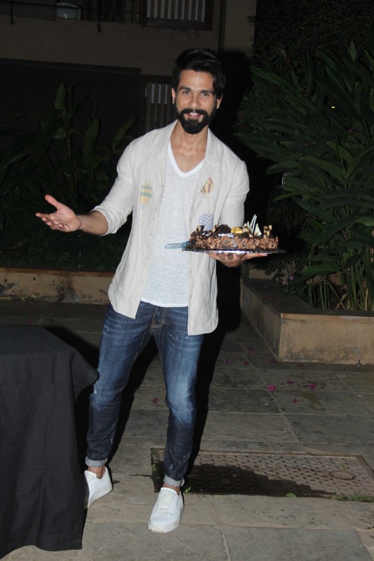 Celebs like Sidharth Malhotra, Alia Bhatt, Ranveer Singh, Katrina Kaif, Sidharth Malhotra, Ayan Mukerji, Rohit Dhawan, Jackky Bhagnani, Anand L. Rai, Zoa Morani, Ekta Kapoor, Karan Johar, Deepika Padukone, Gauri Shinde, Mira Rajput, Krishika Lulla, Sonakshi Sinha, Farah Khan and others spotted at Shahid Kapoor’s pre birthday bash. Ranveer Singh,Deepika Padukone,Katrina Kaif,Sidharth Malhotra,Shahid Kapoor birthday bash,Shahid Kapoor,Shahid Kapoor birthday bash pics,Shahid Kapoor birthday bash images,Shahid Kapoor birthday bash stills,Shahid Kapoor birthday bash pictures
