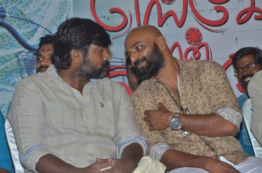 Tamil movie Engeyum Naan Iruppen audio launch held at Chennai. Celebs like K Bhagyaraj, Vijay Sethupathi, Perarasu, Kala Kalyani, Benny Thomas, Murugan Manthiram and others graced the event. Bhagyaraj,Vijay Sethupathi,Engeyum Naan Iruppen,Engeyum Naan Iruppen audio,Engeyum Naan Iruppen audio launch,Engeyum Naan Iruppen audio launch pics,Engeyum Naan Iruppen audio launch images,Engeyum Naan Iruppen audio launch photos,Engeyum Naan Iruppen audi