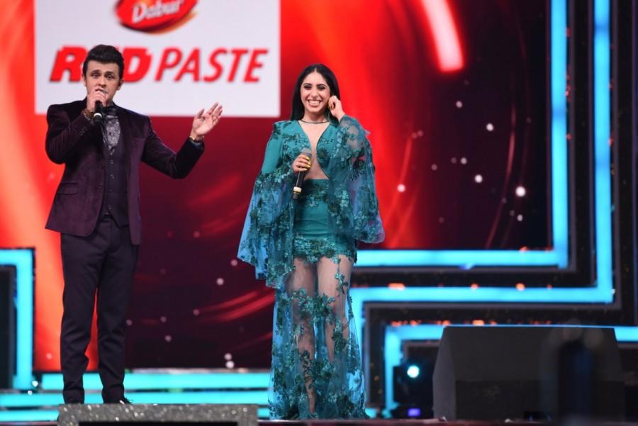 The Awards honoured musical talent across many categories. Karan Johar, who was presented with the Royal Stag Make It Large Award, was visibly moved by the tribute he was given. Usha Uthup was awarded the Lifetime Achievement Award for her long and illustrious career. Another high point of the evening was the reigning King of Bollywood ballads - Arijit Singh - winning Male Vocalist of the Year. Alia Bhatt,Usha Uthap,9th Royal Stag Mirchi Music Awards,Mirchi Music Awards,Royal Stag Mirchi Music Awards,Alia Bhatt,Anushka Sharma,Diljit Dosanjh,Shilpa Shetty