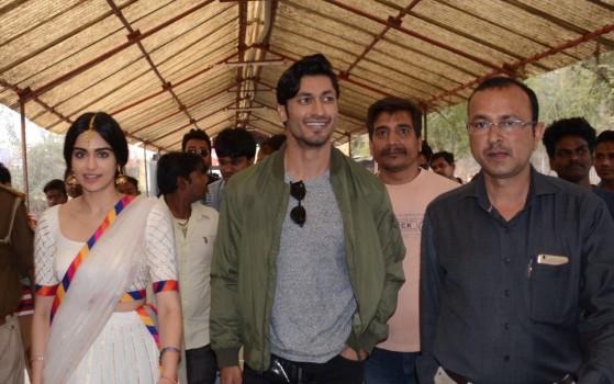 Team Commando 2, comprising of Producer Viupl Shah, Director Deven Bhojwani and the lead cast, Vidyut Jammwal and Adah Sharma visited Varanasi to kickstart the promotions of the film. The team was of the opinion to commence promotions by seeking blessings of Lord Hanuman, who is touted as the Original 'commando' in Indian mythology.
