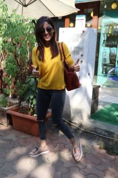 Bollywood actress Yami Gautam spotted at Bblunt Khar in Mumabi.