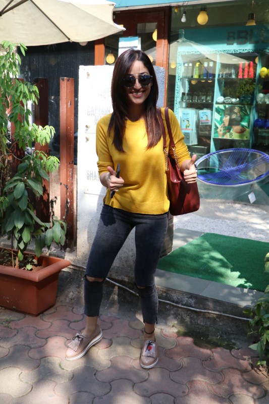 Bollywood actress Yami Gautam spotted at Bblunt Khar in Mumabi. Yami Gautam,Yami Gautam spotted at Bblunt Khar,Yami Gautam at Bblunt Khar,actress Yami Gautam,Yami Gautam latest pics,Yami Gautam latest images,Yami Gautam latest photos,Yami Gautam latest stills,Yami Gautam latest pictures