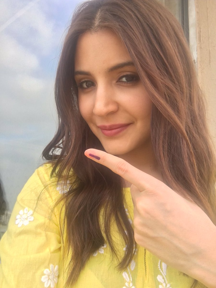 Bollywood actress Anushka Sharma casts her vote. BMC Elections 2017,BMC Elections,Anushka Sharma,Rekha,Zoya Akhtar,BMC Elections pics,BMC Elections images,BMC Elections photos,BMC Elections stills,BMC Elections pictures,Ranveer Singh