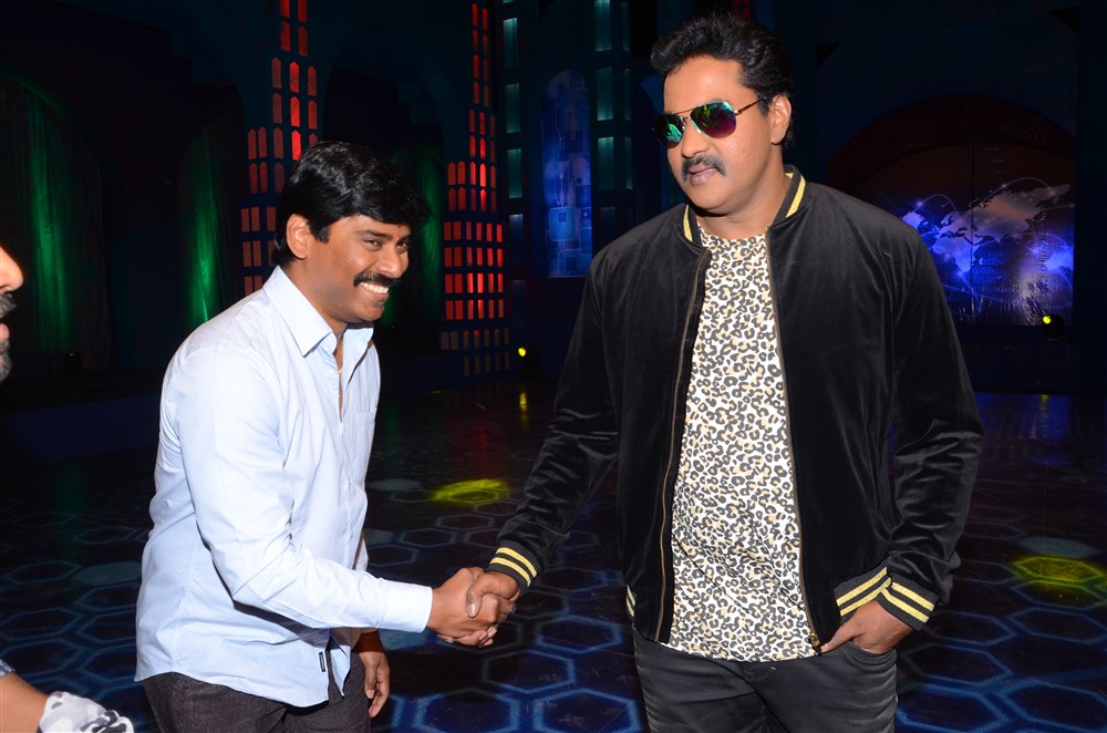 Tollywood actor Sunil launches Metro movie first song with producer Suresh Kondeti in Hyderabad. Sunil,actor Sunil,Metro movie first song,Metro movie,Suresh Kondeti,Sunil latest pics,Sunil latest images,Sunil latest photos,Sunil latest stills,Sunil latest pictures