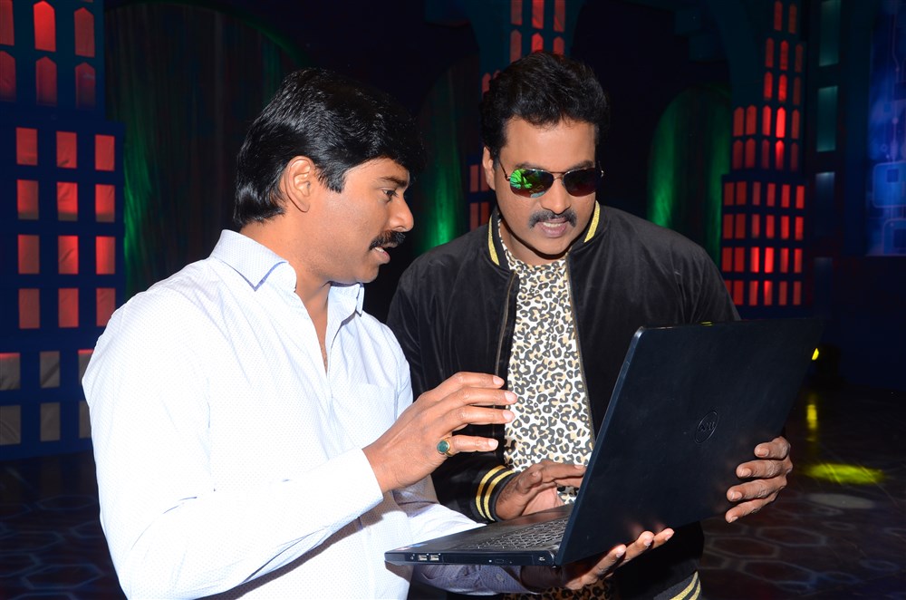 Tollywood actor Sunil launches Metro movie first song with producer Suresh Kondeti in Hyderabad. Sunil,actor Sunil,Metro movie first song,Metro movie,Suresh Kondeti,Sunil latest pics,Sunil latest images,Sunil latest photos,Sunil latest stills,Sunil latest pictures
