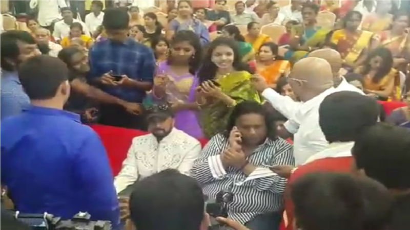 Kirik Party director Rishab Shetty and Pragathi Shetty got married as per Hindu customs at his hometown Kundapur, Koteshwara. Celebs like Sudeep, Rakshith Shetty, Sheetal Shetty, Rashimika Mannar, Yajna Shetty, Meghana Gaonkar, Samyuktha Hegde and other celebrities attended the wedding and blessed the couple. Sudeep,Rakshith Shetty,Sheetal Shetty,Rashimika Mannar,Yajna Shetty,Meghana Gaonkar,Samyuktha Hegde,Rishab Shetty wedding,Rishab Shetty wedding pics,Rishab Shetty wedding images,Rishab Shetty wedding photos,Rishab Shetty wedding stills,Rishab Shetty weddi