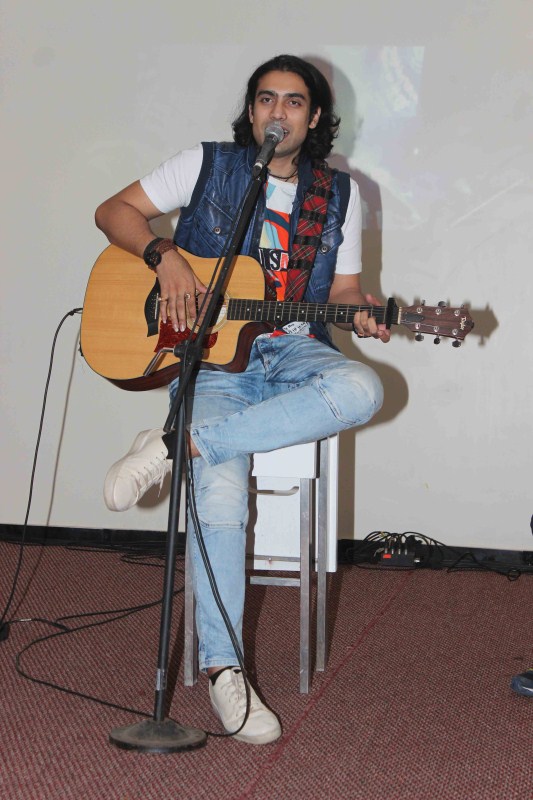 Jubin Nautiyal Performance Of His Latest Single Song Haaye Dil - Photos ...