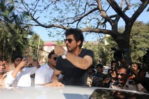BMC Election 2017,Shah Rukh Khan,actor Shah Rukh Khan,SRK,Shah Rukh Khan votes,Srk votes,Shah Rukh Khan votes at Mount Mary Convent High School